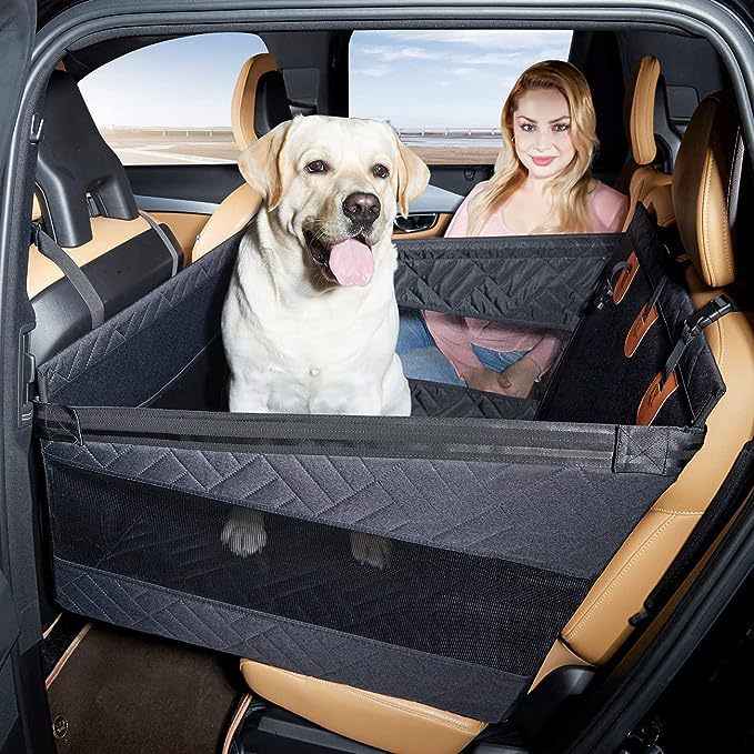 Grijze en zwarte hondenmat autostoelbeschermer. Waterdichte en duurzame reisaccessoire voor veilige en schone autoreizen met hond.