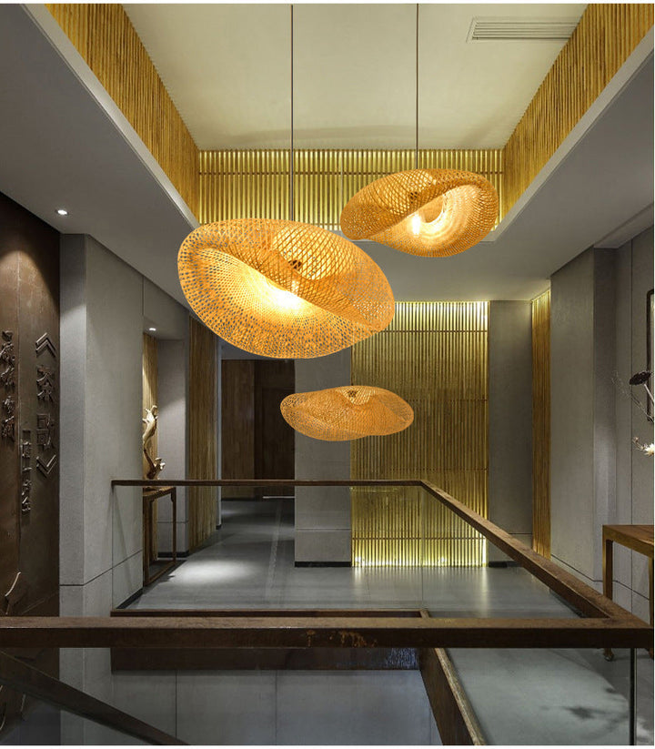 Stijlvolle bamboe hanglamp boven eettafel, woonkamer of slaapkamer.