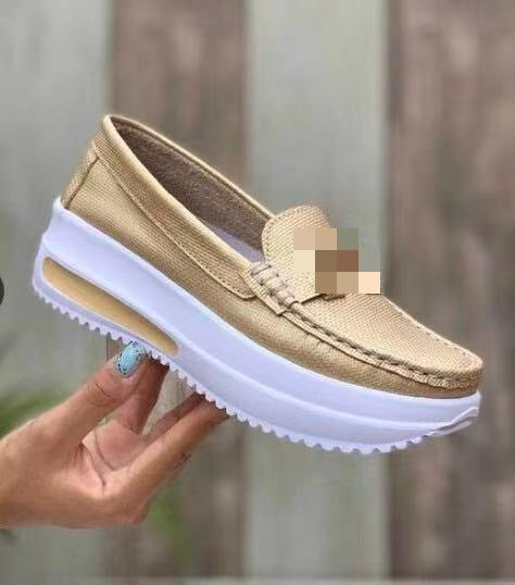 Elegante dames orthopedische zomerschoenen in lichte stof, comfortabel voor warme zomerdagen.