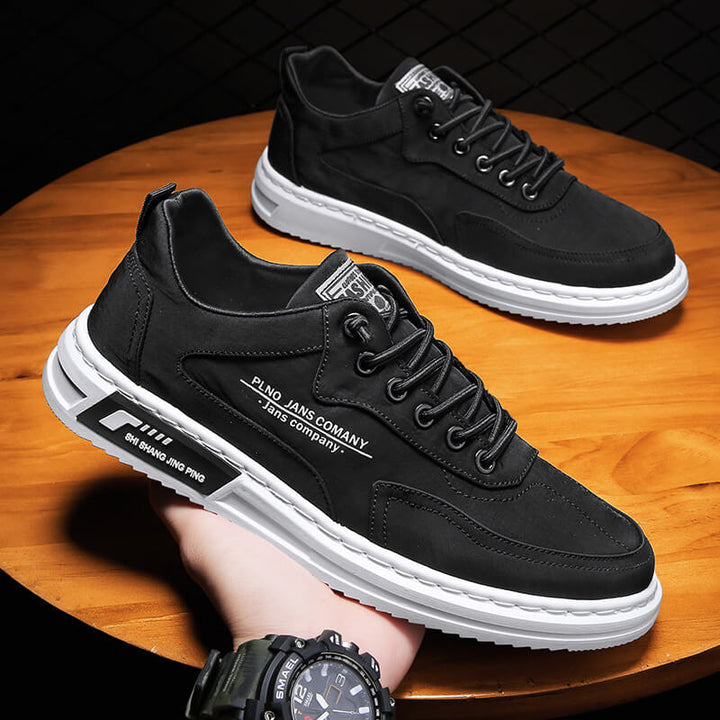 Klassieke zwarte orthopedische heren sneakers, ideaal voor comfort en stijl. Ademend en lichtgewicht voor dagelijks gebruik.