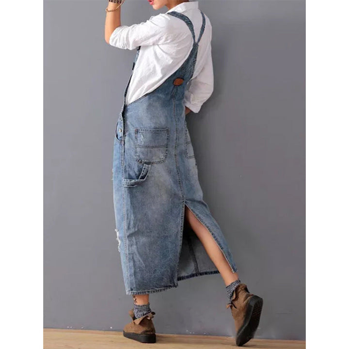 Comfortabele dames denimjurk Eliza met relaxte pasvorm en duurzame stof, perfect voor dagelijks gebruik.