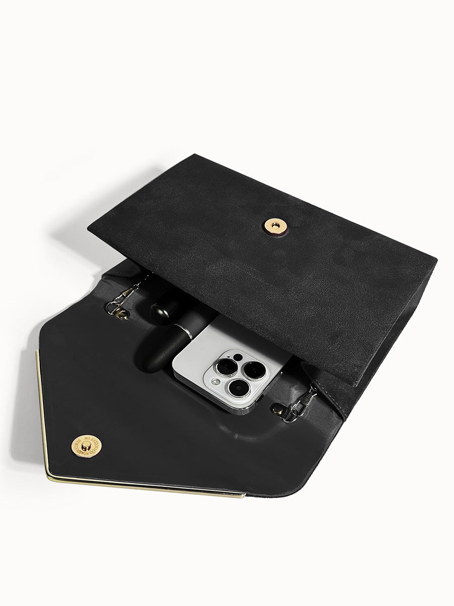 Dames avondtas: luxe fluwelen clutch in suède-look, perfect voor een elegante uitstraling.