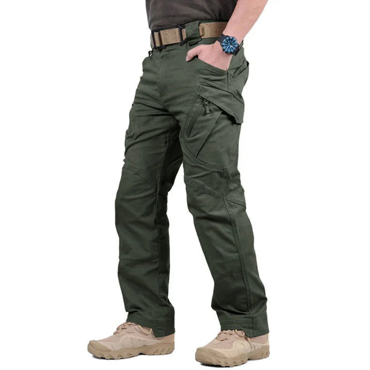 Duurzame heren regenbroek voor outdooractiviteiten, biedt bescherming en comfort tijdens trekking.