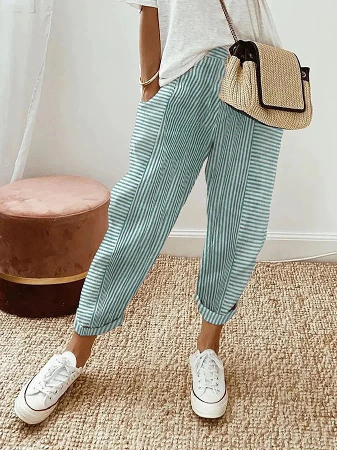 Trendy gestreepte loose fit damesbroek met comfortabele hoge taille en verstelbaar trekkoord. Perfect voor casual mode.