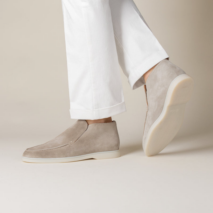 Moderne grijze heren instappers, stijlvolle en comfortabele loafers voor een eigentijdse look.