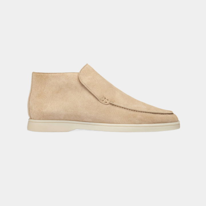 Klassieke heren instappers, comfortabele lederen loafers in een tijdloze bordeauxrode kleur.