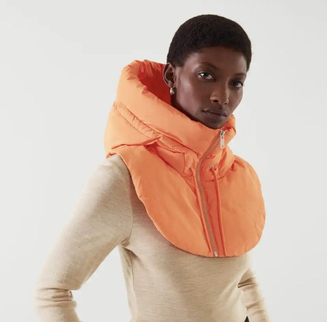 Trendy dames mode accessoire: warme capuchon sjaal voor een complete en stijlvolle winterlook. [[lstfy-media:5]]