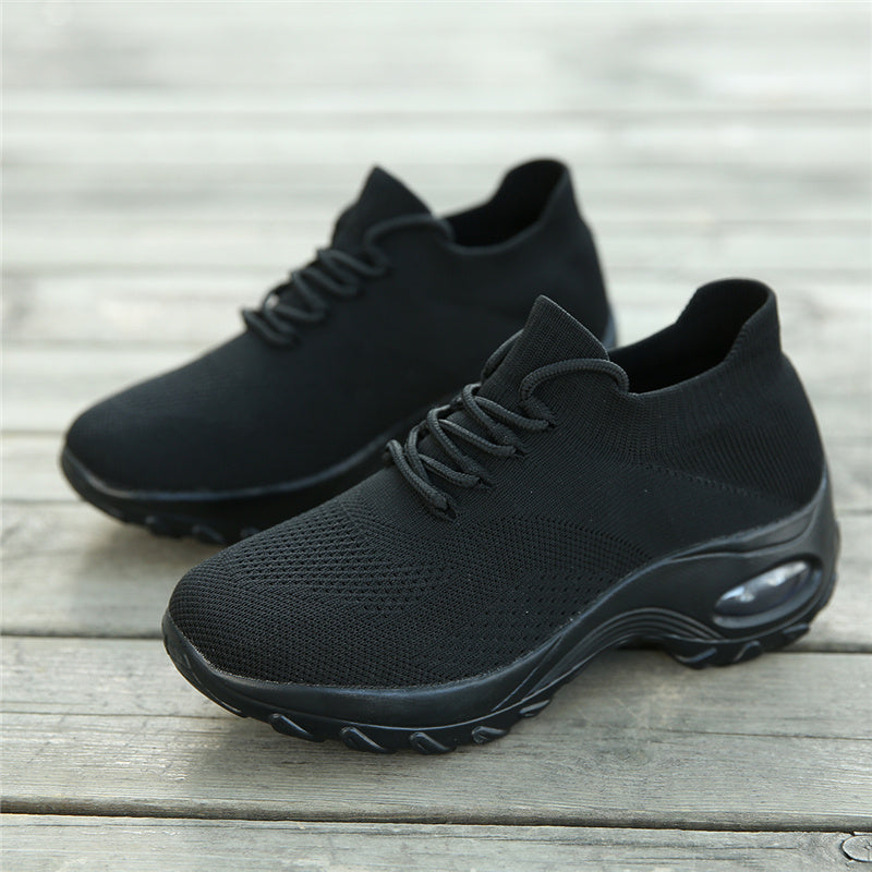 Zwarte dames pijnverlichtende sneakers; optimaal comfort & ergonomische voetondersteuning.