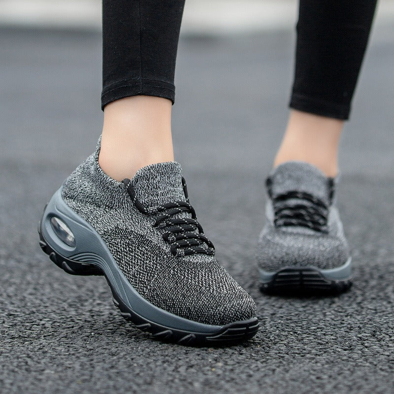 Grijze ComfortMax dames sneakers voor ergonomische houding en pijnvrije voeten, zeer comfortabel.