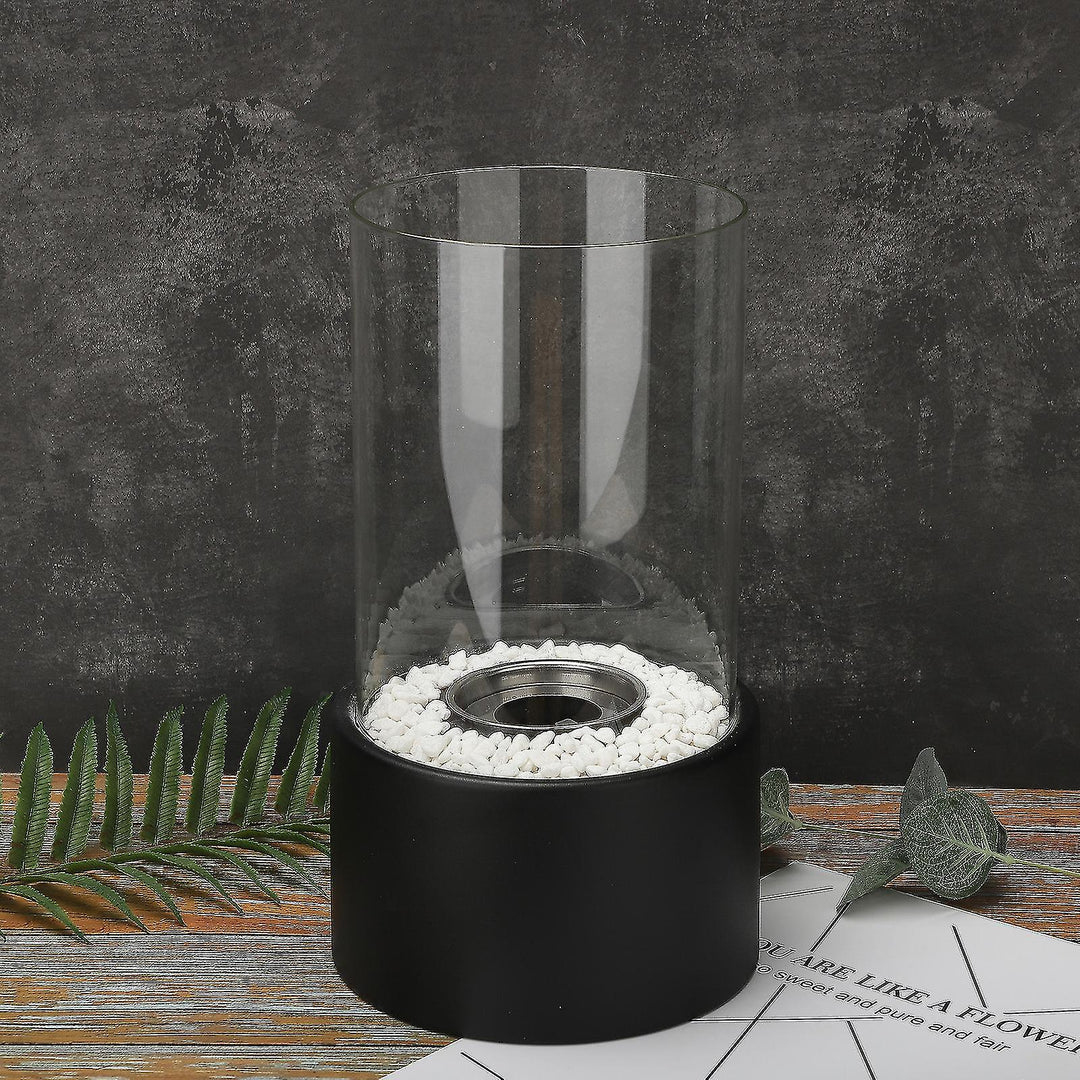 Prachtige klassieke olielamp met open vlam, ideaal voor sfeervolle interieur decoratie.