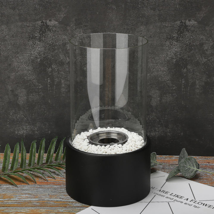 Prachtige klassieke olielamp met open vlam, ideaal voor sfeervolle interieur decoratie.