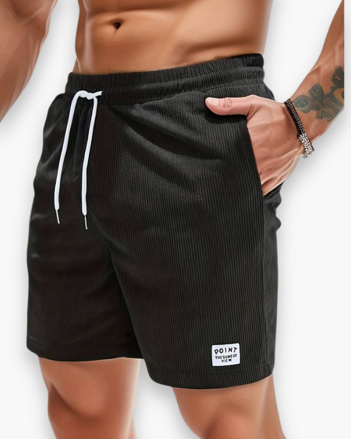 Comfortabele heren casual broek in een korte pasvorm, ideaal voor ontspanning en vrije tijd in de zomer.
