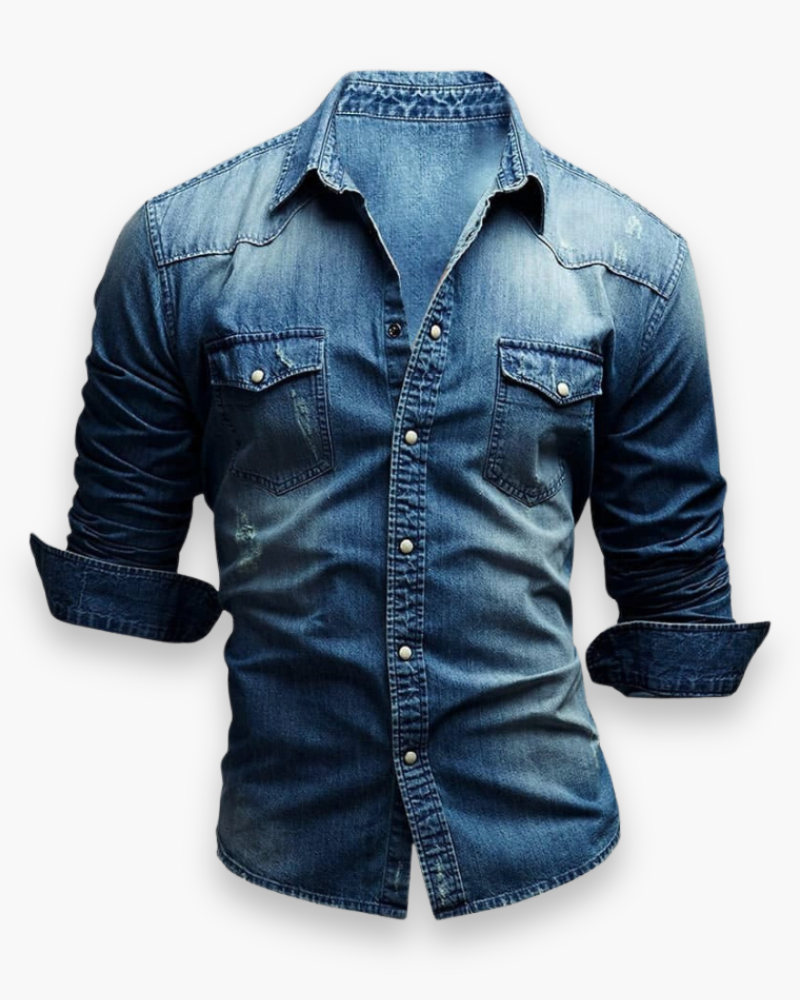 Stijlvol heren spijkeroverhemd, gedragen met opgerolde mouwen, voor een smart-casual look.