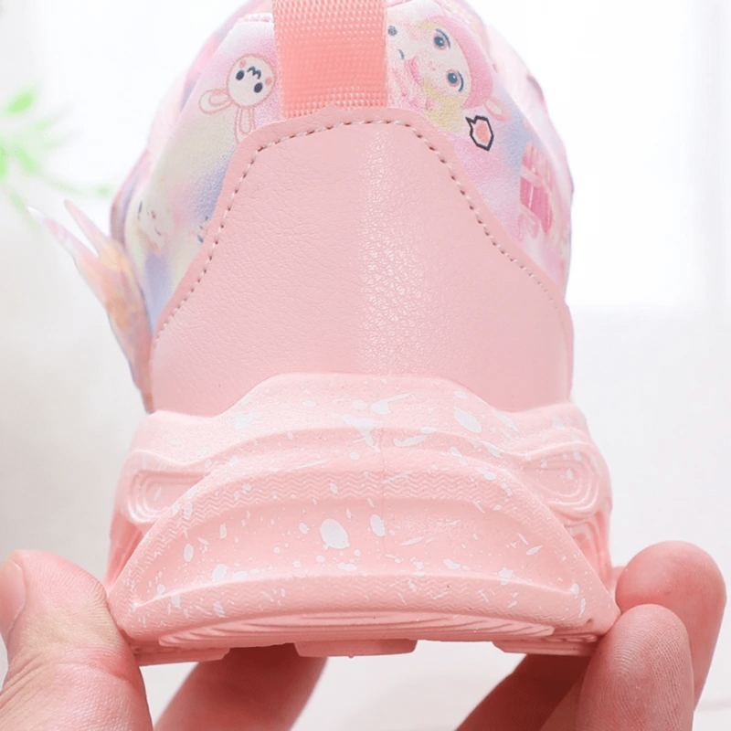 Flexibele kinder LED sportschoenen, perfect voor rennen en springen, met makkelijke klittenband.