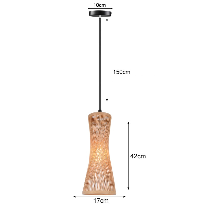 Verlichte bamboe hanglamp, verspreidt warm en sfeervol licht in de kamer.