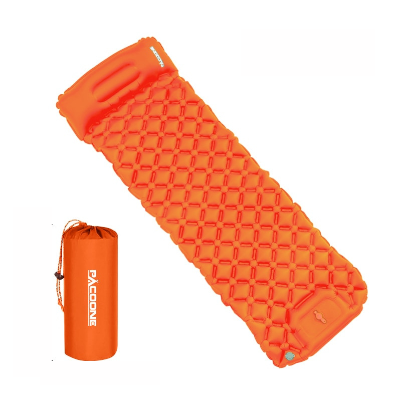 Gebruiksvriendelijk opblaasbaar luchtbed met geïntegreerd kussen, snel klaar voor comfortabel outdoor kamperen.