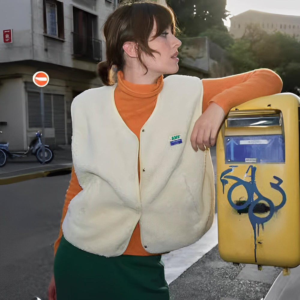 Mouwloos damesvest Claudia, perfect als laagje over elke outfit. Comfortabel gilet met open voorpand en casual stijl.