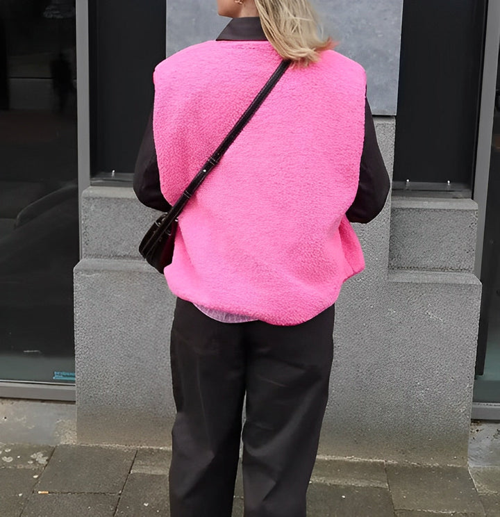 Stijlvol gilet Claudia voor dames, met open voorpand en unieke textuur. Geschikt voor casual lente- en zomerlooks.