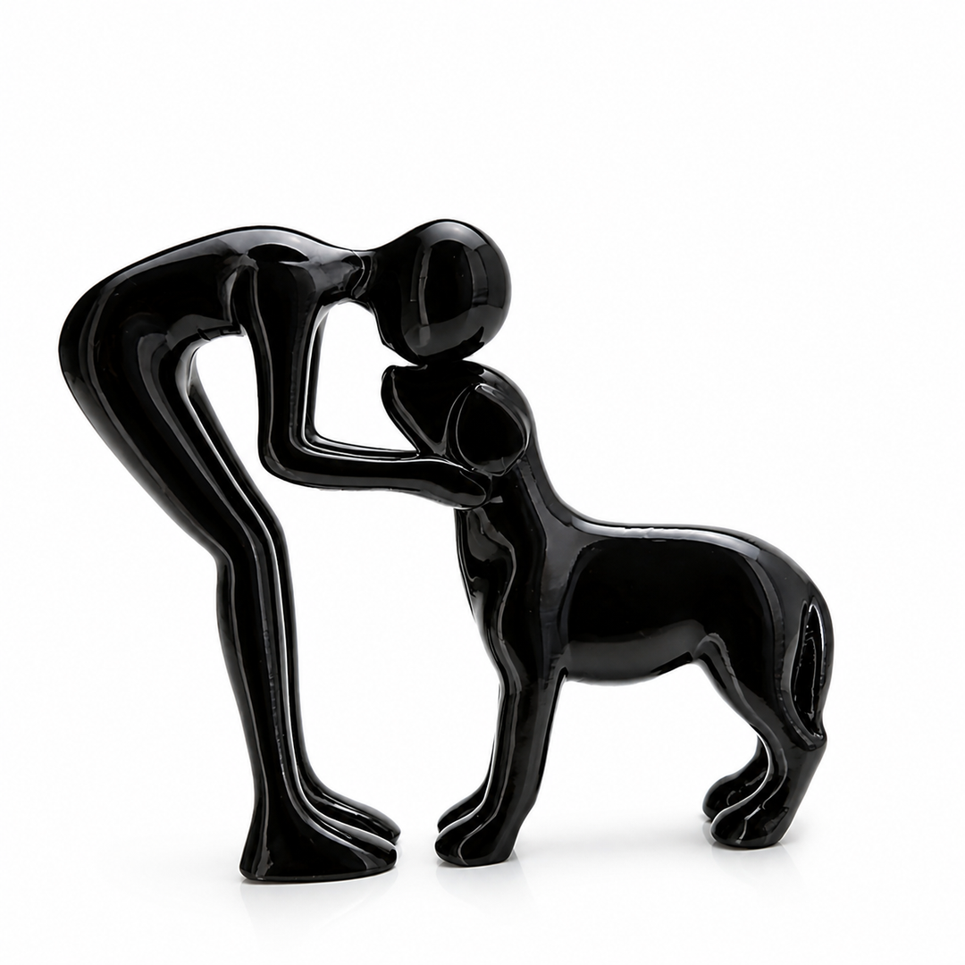 Abstract beeldje mens en huisdier, symboliseert liefdevolle verbinding. Stijlvolle woondecoratie voor elk interieur.