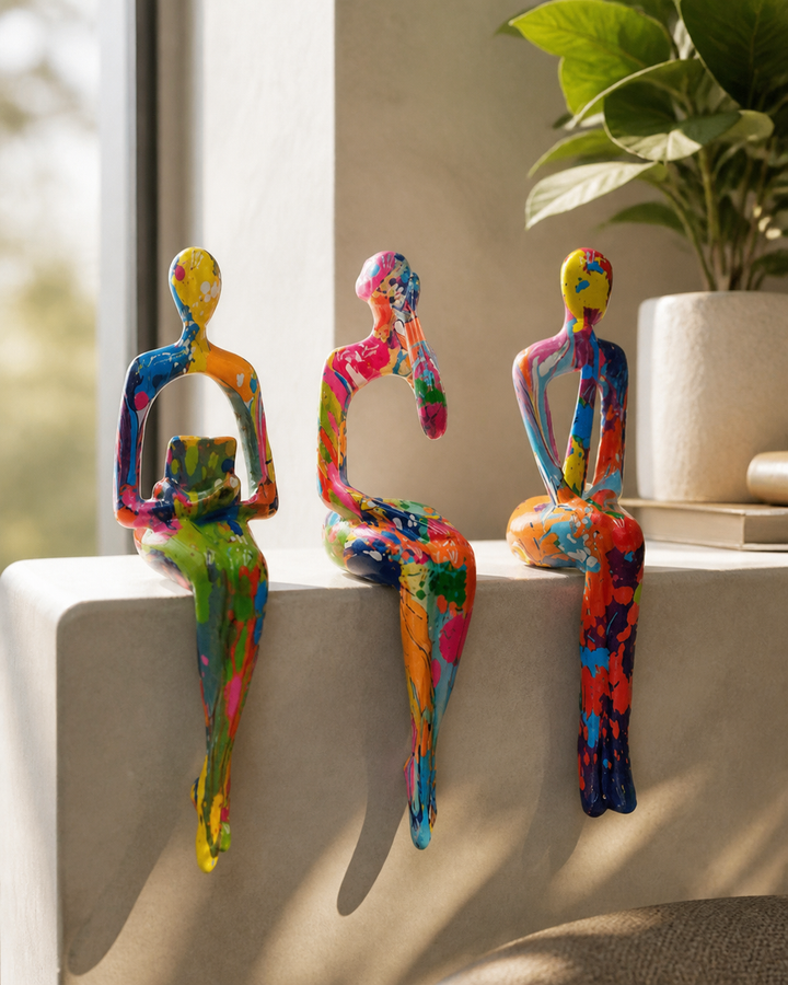 Decoratieve sculptuur set: abstracte figuren in diverse felle kleuren. Moderne kunst voor woondecoratie.