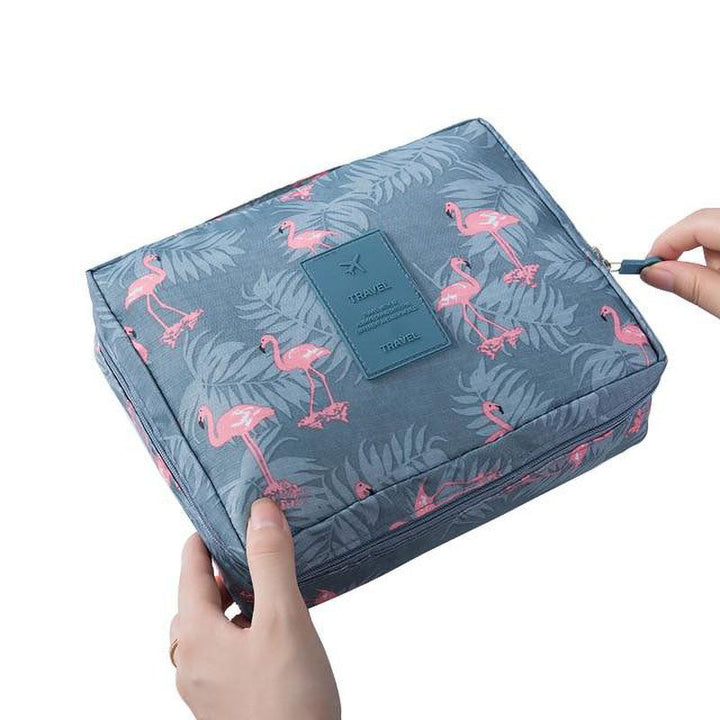 Duurzame polyester toilettas voor reizen, ophangbaar. Houdt accessoires georganiseerd op vakantie.