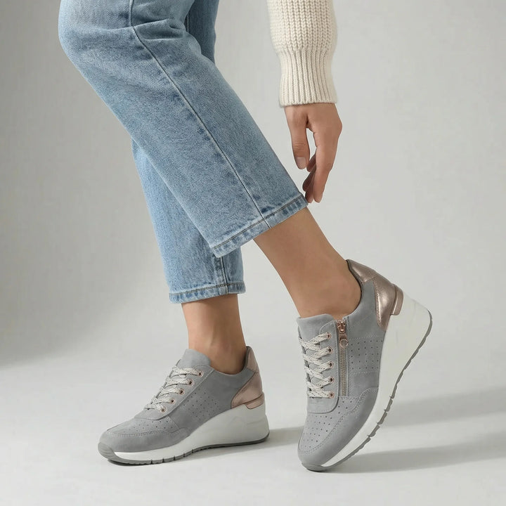 Orthopedische dames wandelschoenen in het blauw. Bieden uitstekende voetondersteuning en duurzaam comfort.
