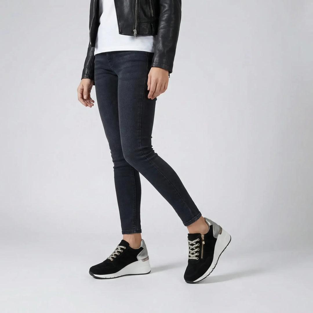 Comfortabele grijze dames sneakers, ideaal als orthopedische loopschoenen voor optimale stabiliteit en steun.