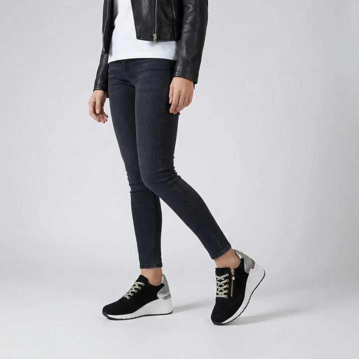 Comfortabele grijze dames sneakers, ideaal als orthopedische loopschoenen voor optimale stabiliteit en steun.