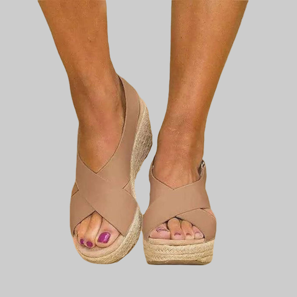 Elegante dames espadrilles met wighak voor optimaal comfort, verkrijgbaar in wit, zwart en beige.