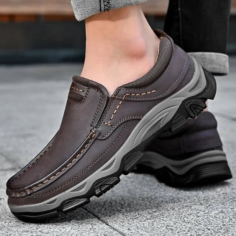 Collectie Lucas herenschoenen: zwarte, bruine en lichtbruine orthopedische modellen voor stijl.