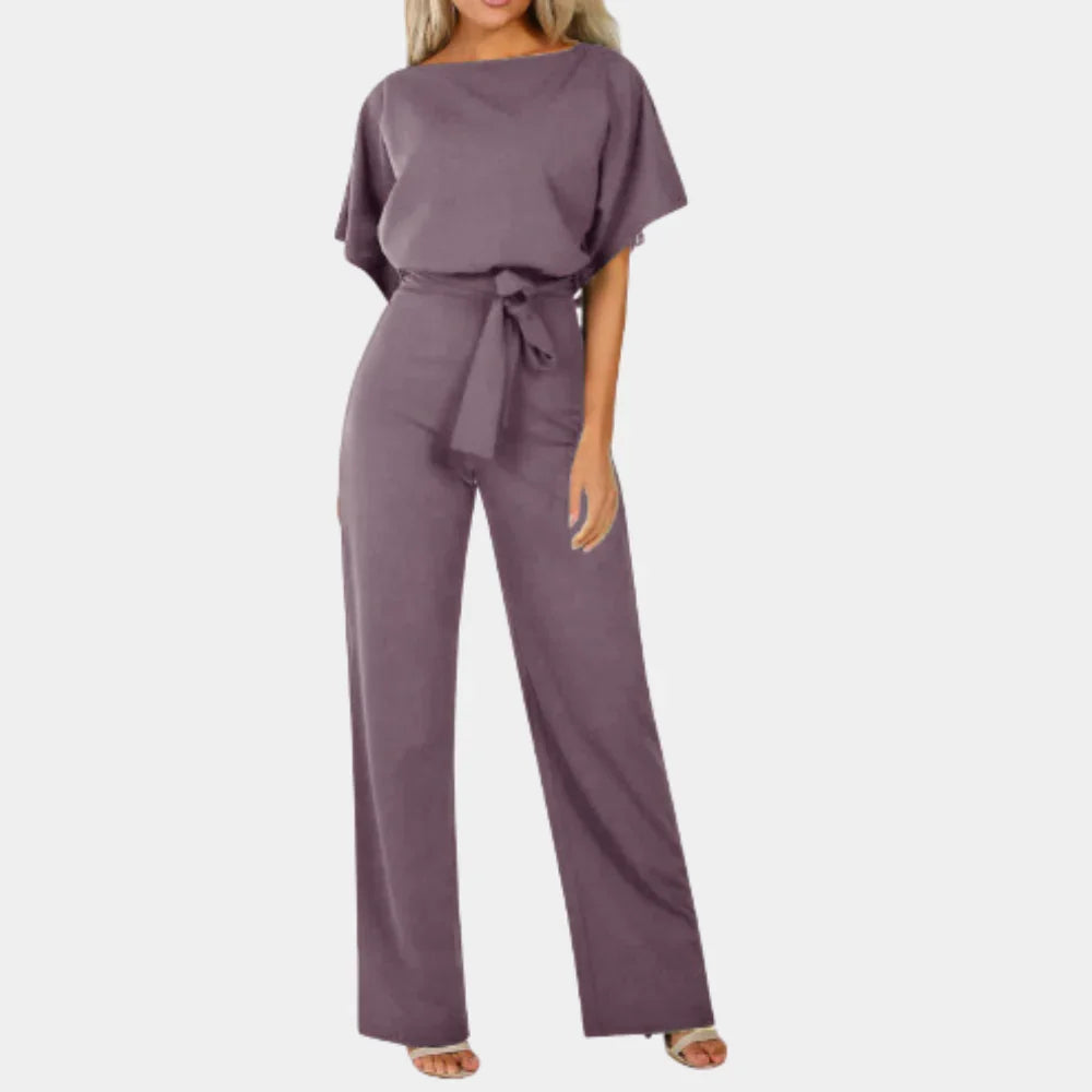 Nieuwe dames zomer jumpsuit met wijde pijpen, korte mouwen en modieuze strikceintuur. Comfortabele casual kleding.