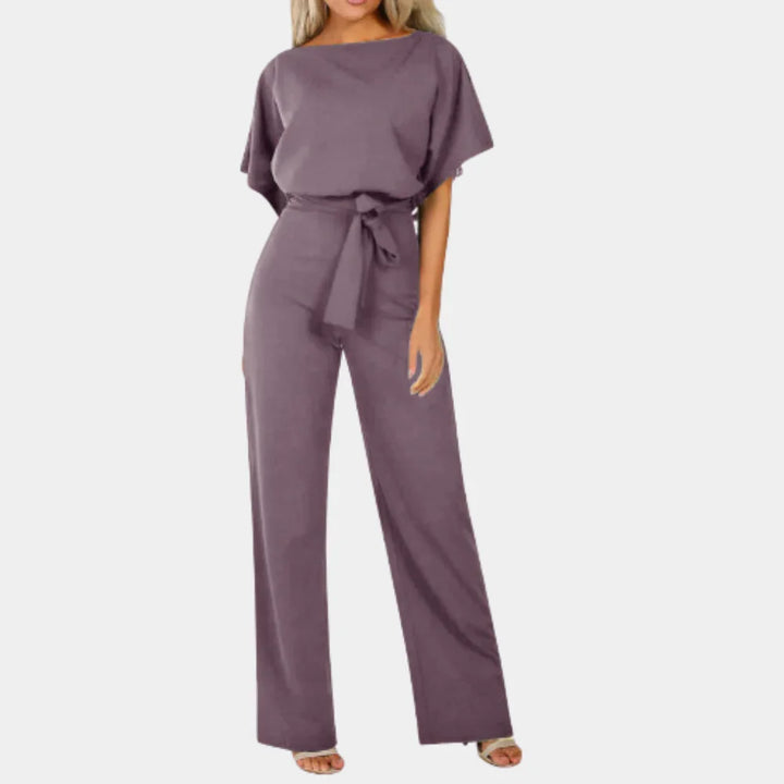 Nieuwe dames zomer jumpsuit met wijde pijpen, korte mouwen en modieuze strikceintuur. Comfortabele casual kleding.