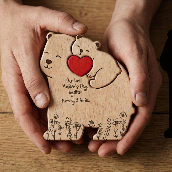 Houten familie puzzel, gepersonaliseerd met namen, liefdevolle decoratie en blijvende herinnering voor thuis.