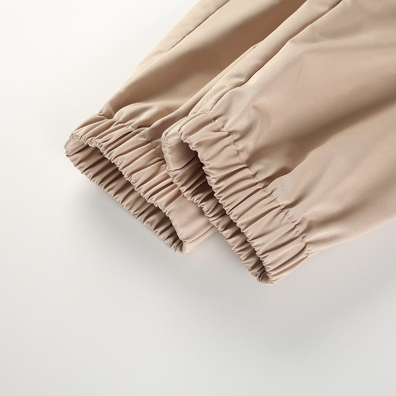 Dames beige cargo overall Marit met functionele zakken, stijlvolle vrijetijdskleding.
