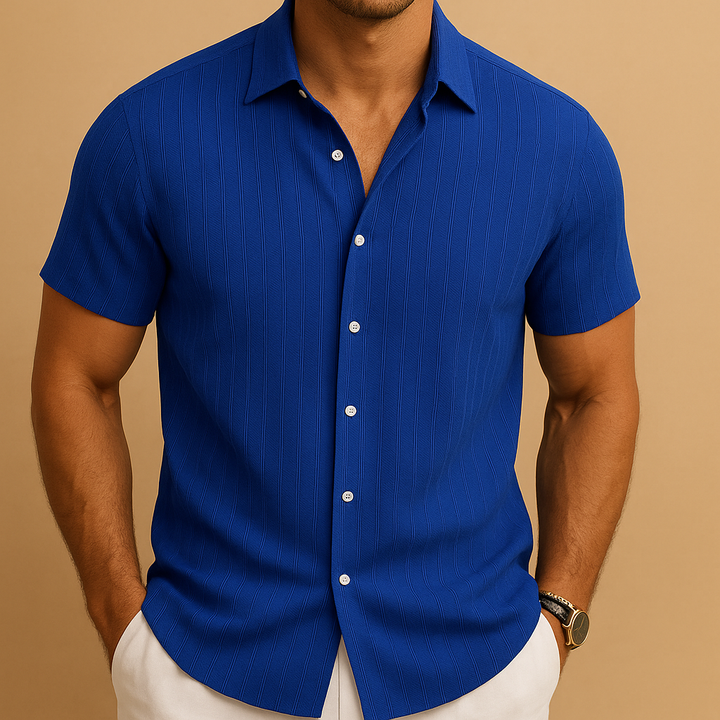 Luchtig heren overhemd met korte mouwen, effen, voor een verzorgde, comfortabele zomerse herenmode.