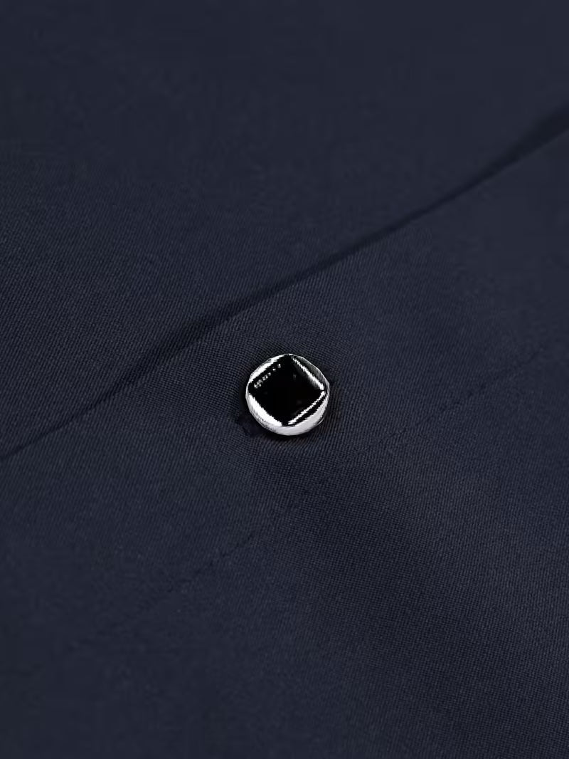 Elegant slim fit heren overhemd met lange mouwen en een verfijnd geometrisch patroon.