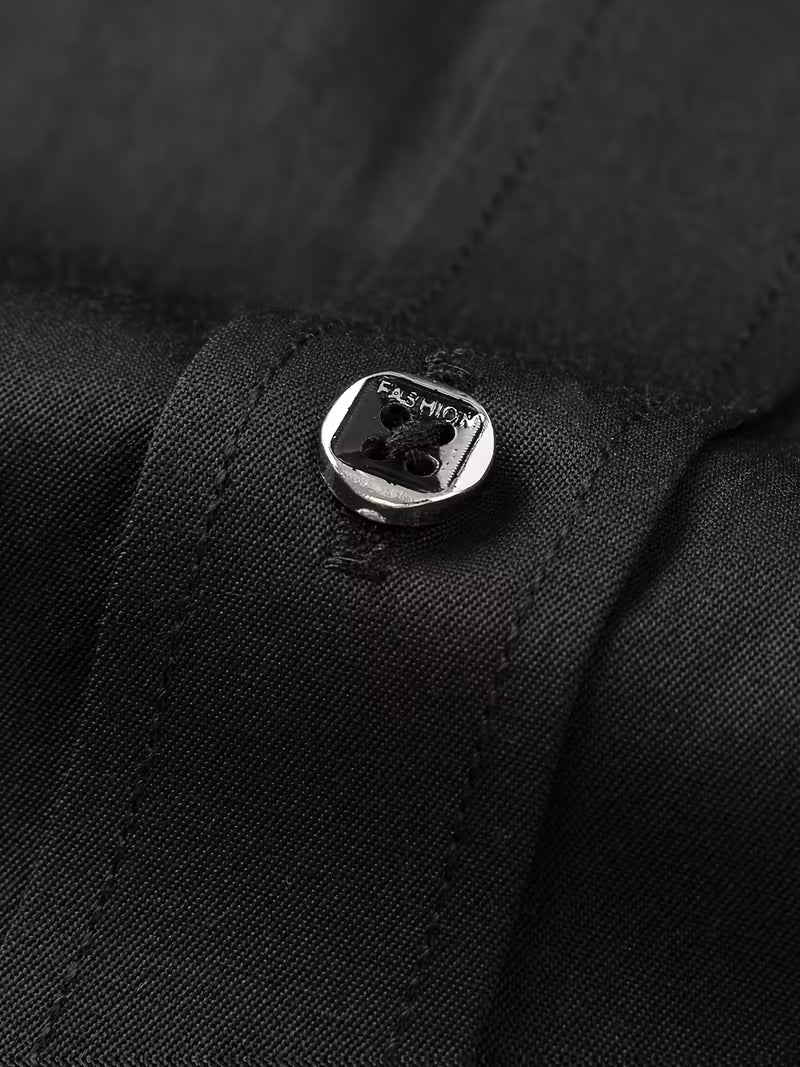 Man draagt slim fit heren overhemd met geometrisch patroon voor een moderne smart casual look.