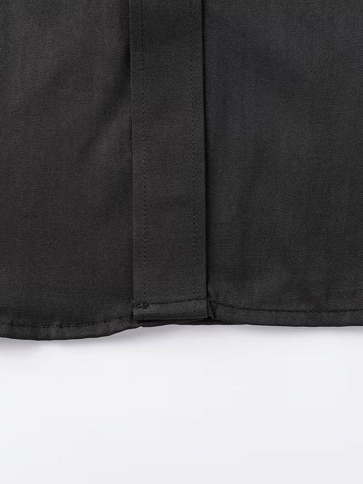 Achterzijde van een elegant heren slim fit overhemd met geometrisch patroon, perfecte pasvorm.