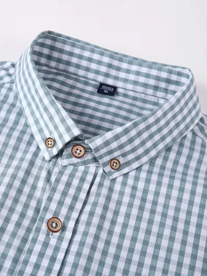 Casual herenoverhemd met ruitpatroon, borstzak en lange mouwen. Ideaal voor lente en zomer.