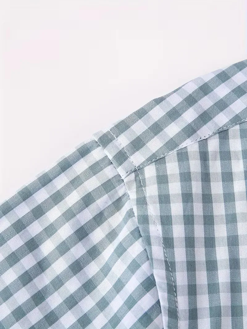 Slim fit geruit overhemd voor heren, voorzien van een praktische borstzak. Zomerse outfit.