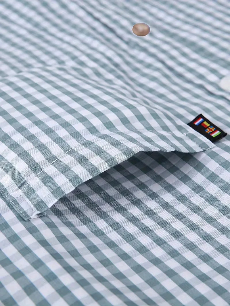 Comfortabel heren overhemd, geruit patroon, met borstzak en lange mouwen. Stijlvolle look.