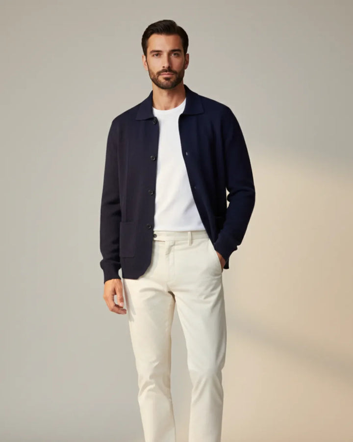 Casual heren cardigan met knoopsluiting; veelzijdig te dragen over shirts of truien.