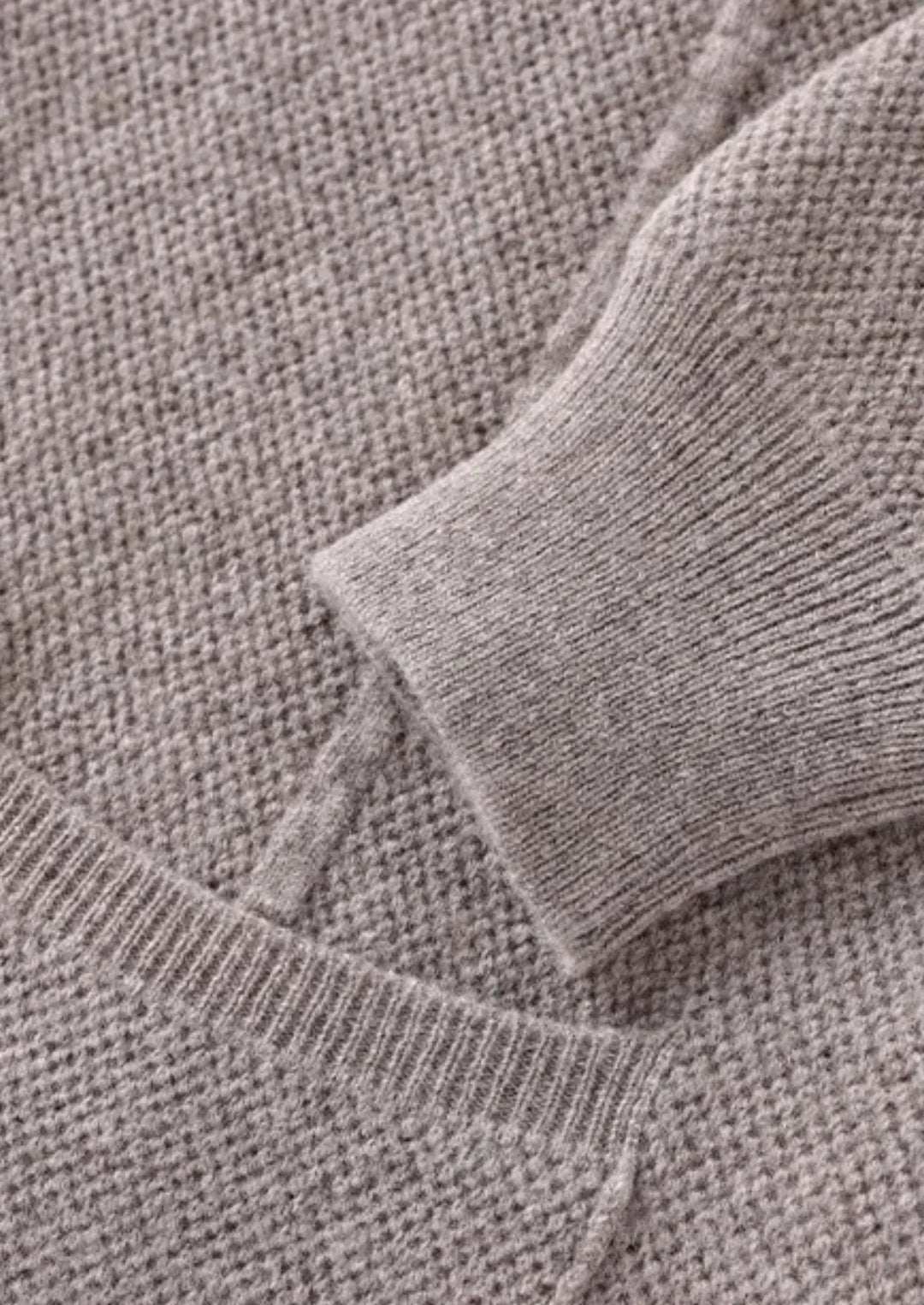 Heren cardigan met klassieke knoopsluiting; combineerbaar met diverse stijlen.