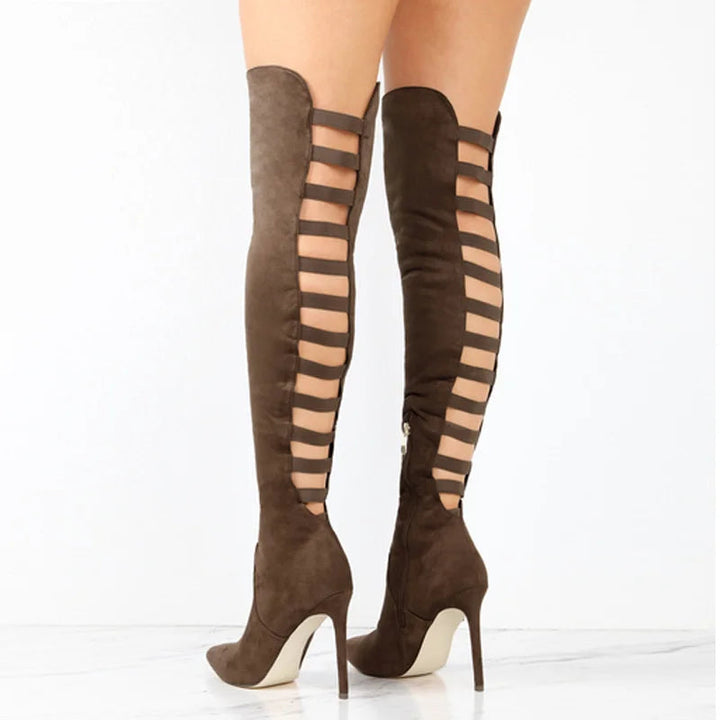 Overknee laarzen met hoge hak en stijlvolle uitsparingen, voor een trendy en slanke look.