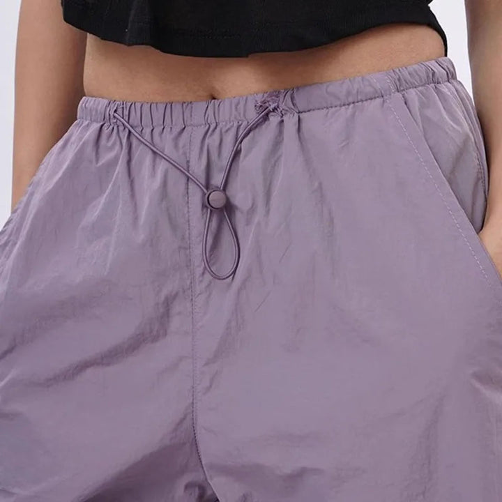 Trendy wijde dames parachute broek in paars, comfortabele oversized streetwear broek voor vrouwen.