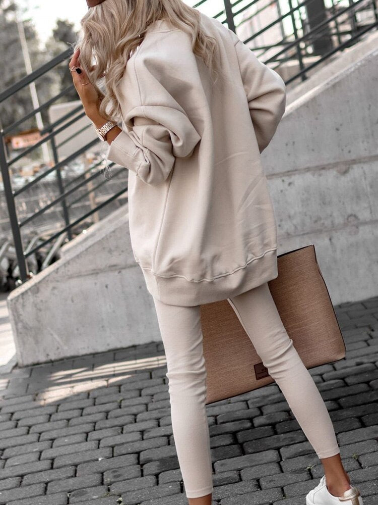 Stijlvolle, veelzijdige oversized dames trui; perfect voor een warme herfst- of winterlook.