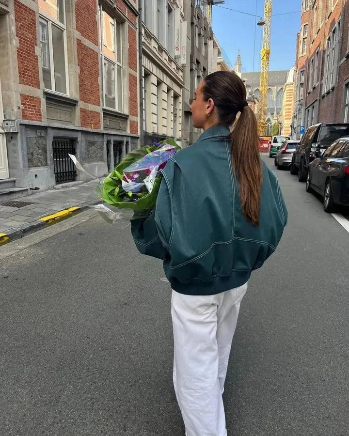 Moderne dames jas met oversized pasvorm, comfortabel en stijlvol, een must-have voor vrouwen.