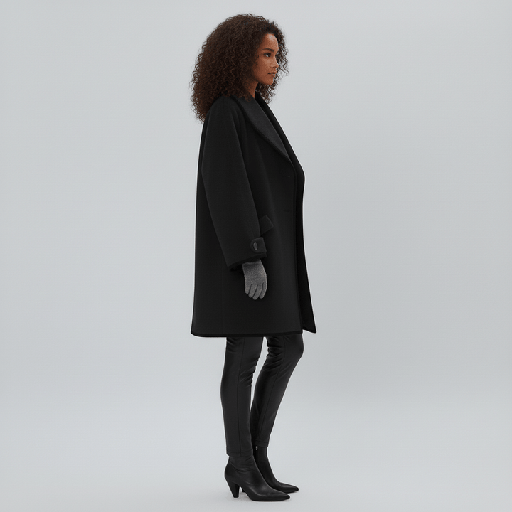Comfortabele oversized dames mantel Stephanie, ideaal als winterjas met brede revers en capuchon.