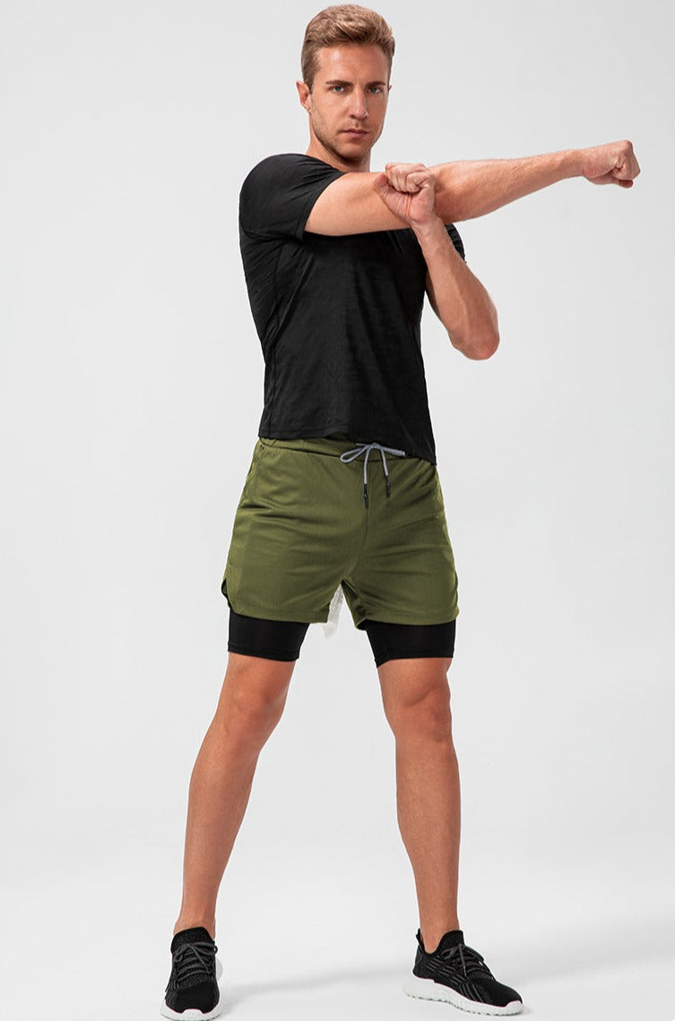 Essentiële actieve kleding: duurzame 2-in-1 heren sportshort voor fitness, hardlopen en een actieve levensstijl.