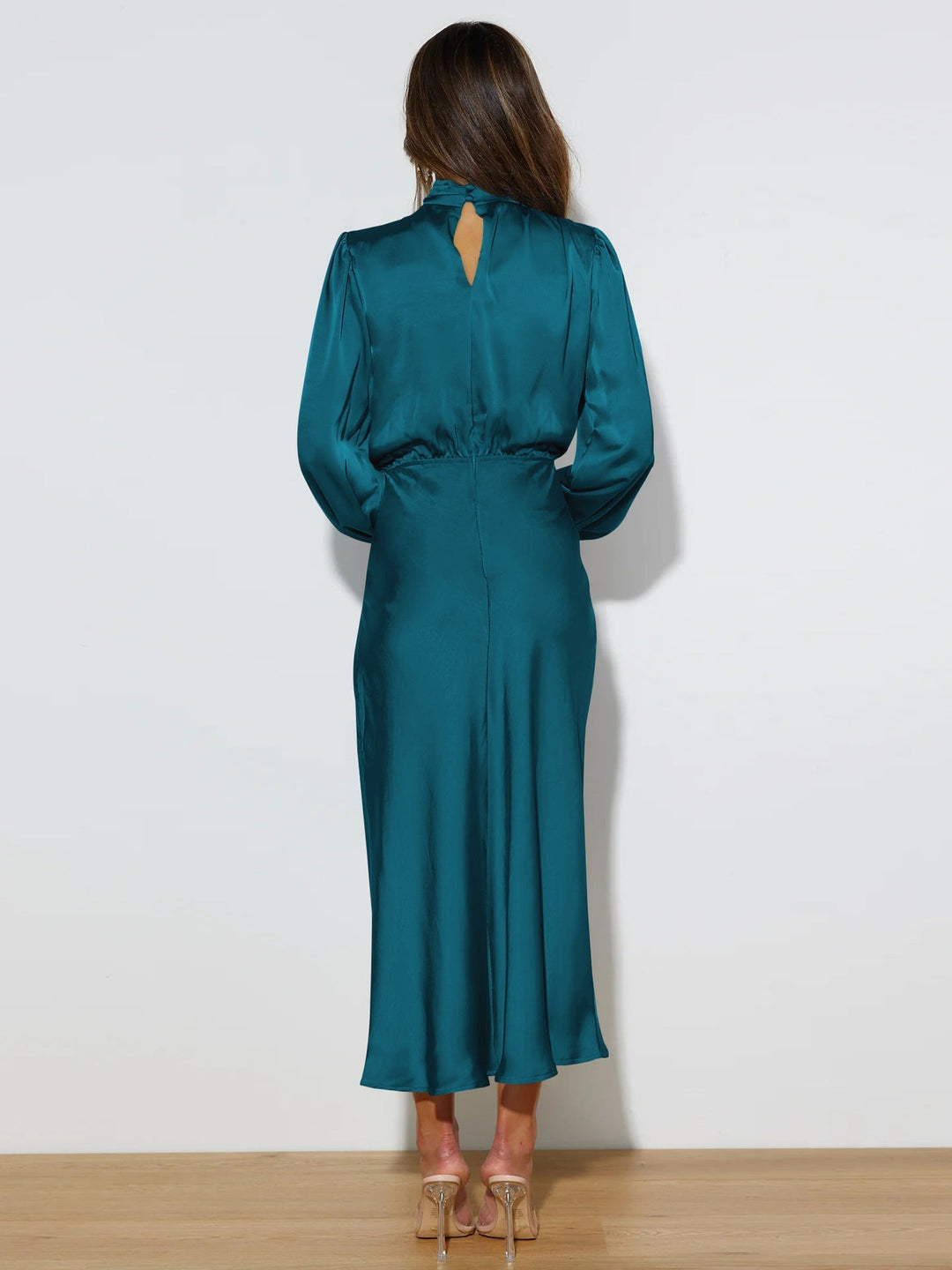 Stijlvolle satijnen feestjurk voor dames met lange mouwen, uit de nieuwe collectie formele kleding.